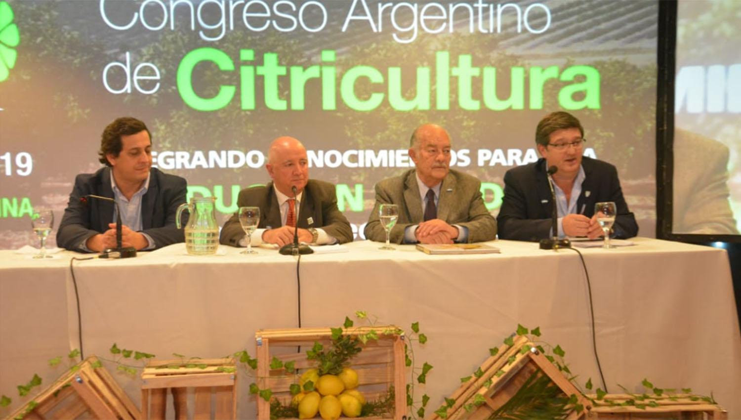 ACTO DE APERTURA. De izquierda a derecha de la imagen, Pablo Padilla (Acnoa), Hernán Salas (presidente del congreso), Juan Luis Fernández (ministro de la Producción), y Guillermo Rossi (Senasa).