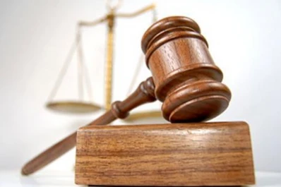 Deberá pagar una suma millonaria por impedir contacto entre su hijo y el padre