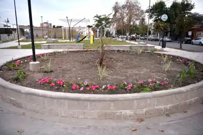 La plaza que le cambió la cara a la calle Suipacha