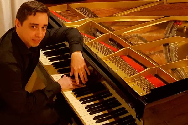 Un pianista tucumano homenajeó al compositor Frédéric Chopin