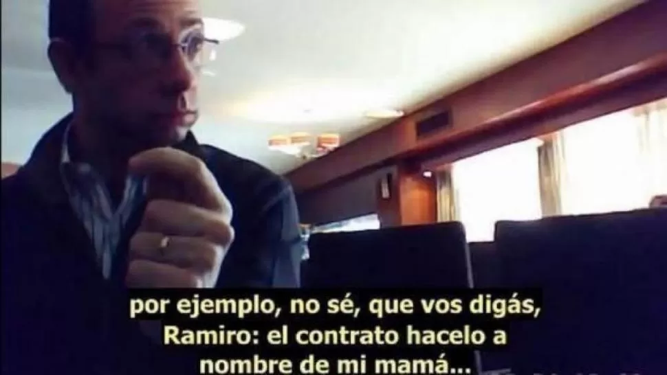 EL DIÁLOGO. Captura de video donde aparece el ex funcionario Moreno. 
