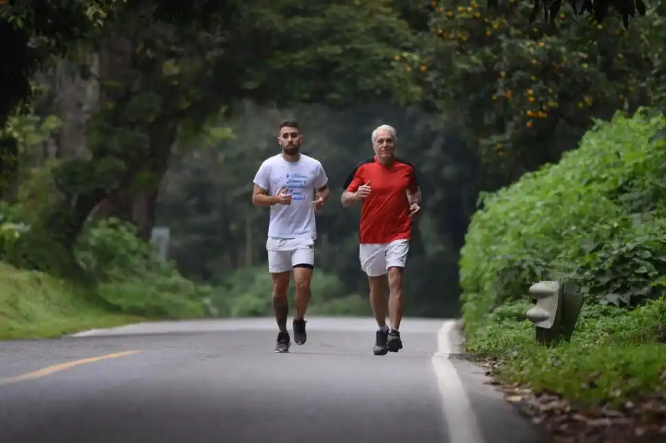 NIETO Y ABUELO. LA GACETA / FOTOS DE JUAN PABLO SÁNCHEZ NOLI.-