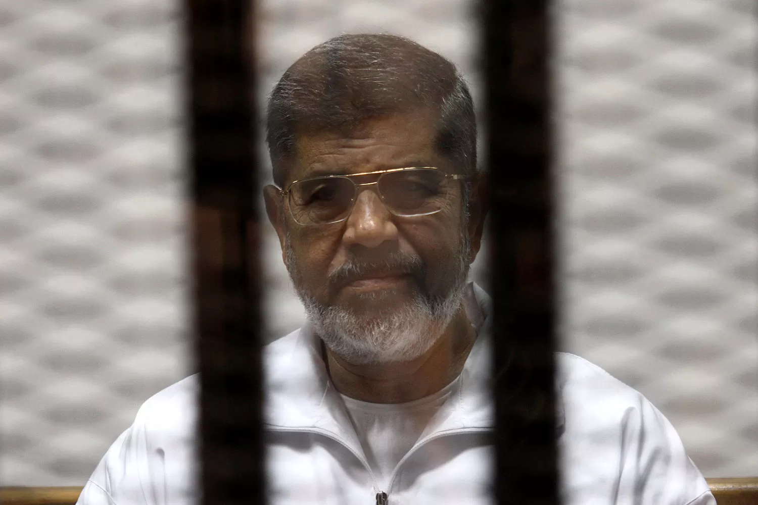 EN PRISIÓN. Mursi fue derrocado por militares en 2013. Falleció hoy de una paro cardíaco. REUTERS