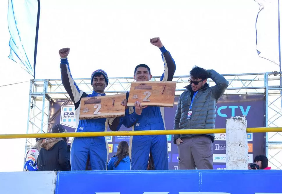 FELICES. Morán y González regresarán a Concepción contentos con la victoria y encantados con el novedoso estilo de trofeo. fotos de marcelino mercado