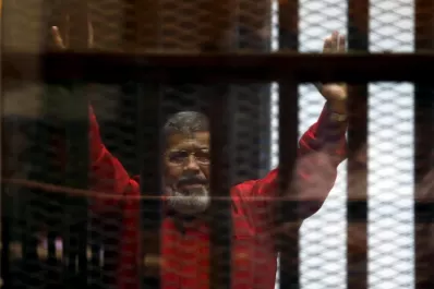 El ex presidente Mursi muere de un infarto, luego de declarar