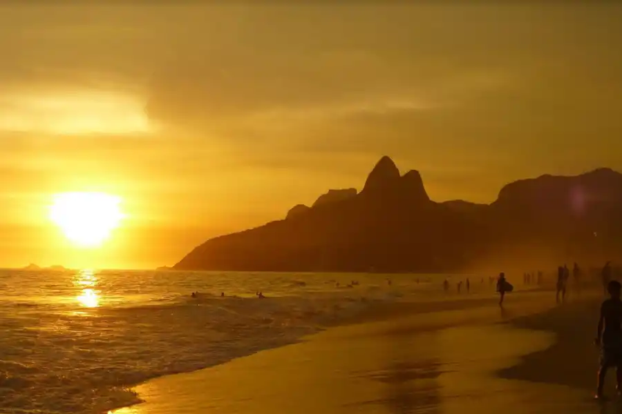 De los cerros nevados de Bariloche, al calor carioca de las playas de Río de Janeiro