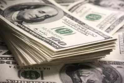 El dólar cayó a    $44,71 por el bajo nivel de negocios