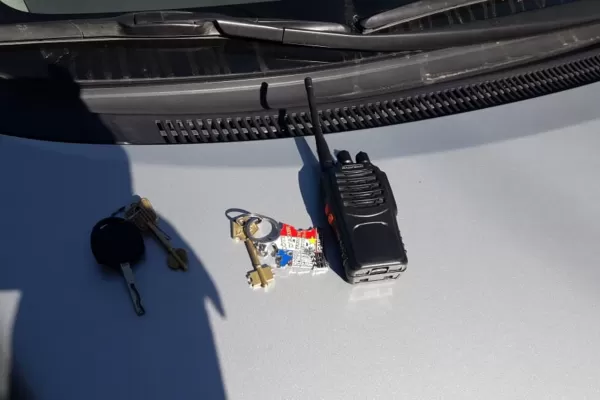 Intentaban robar con un inhibidor de alarmas: la Policía los atrapó y la Justicia los liberó