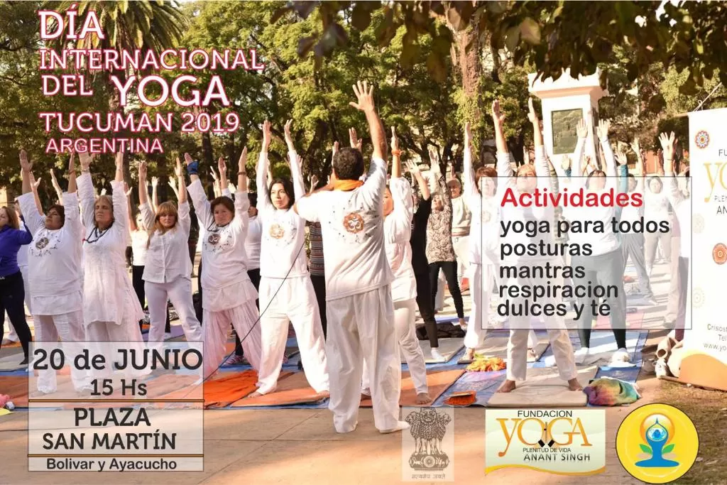 Celebran el Día Mundial del Yoga con una clase pública en la plaza San Martín