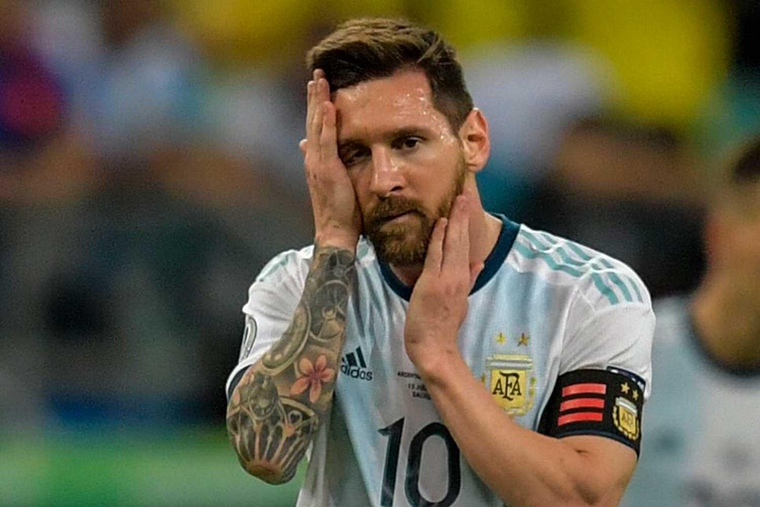 EN PROBLEMAS. Messi no puede solo y Argentina debe ganar para ver si puede clasificar.