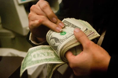 El dólar registró su valor más bajo en dos meses