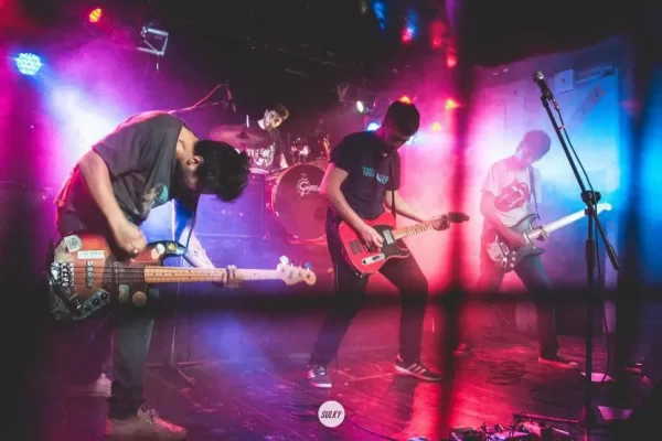 Bestia Bebé busca pegar con los estribillos y cantar hits