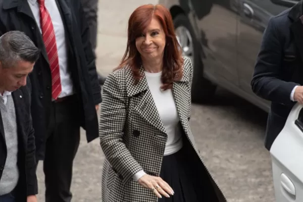 A Cristina Kirchner le surgió una reunión y no asistirá el lunes al juicio oral en su contra