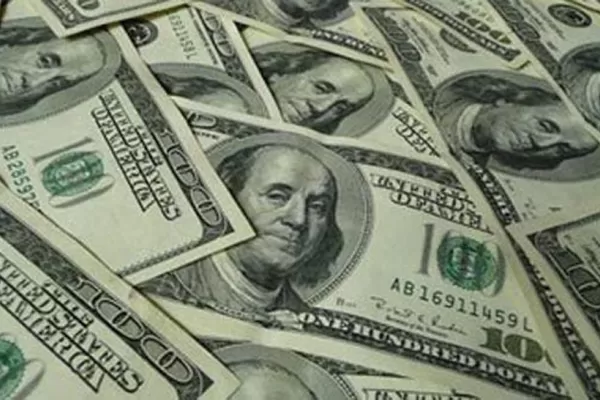El dólar sigue en baja y quedó cerca de perforar la barrera de los $ 44