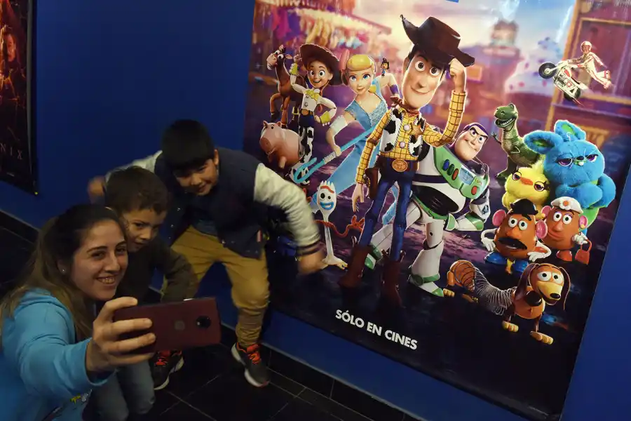 Un estreno a sala completa que emociona a padres e hijos 