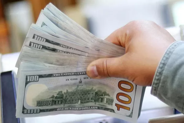 El dólar cierra la semana en torno de los $ 44