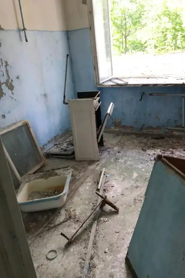 El interior de una casa en Pripyat. Foto de Federico Bocanera.