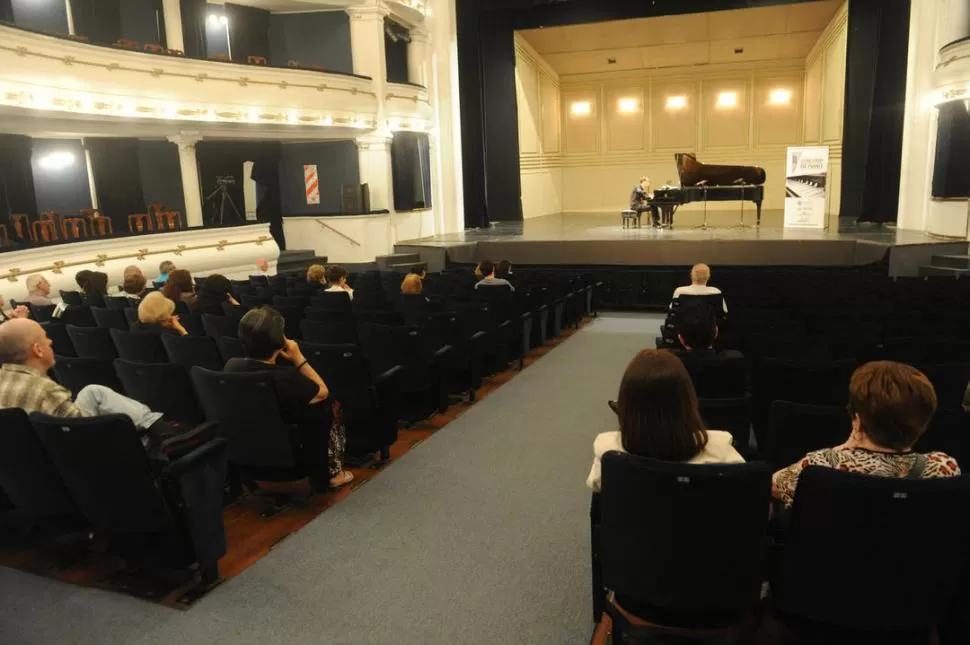 EXAMEN EXIGENTE. Tal como en 2016, el piano Steinway del teatro San Martín espera a los concursantes. 