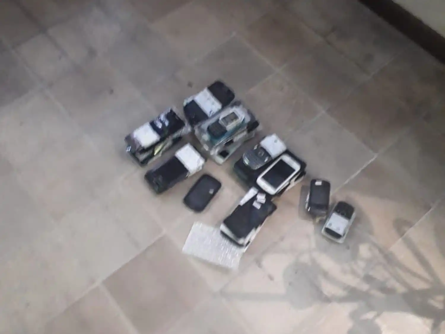 SECUESTRO. Incautaron más de 300 celulares.