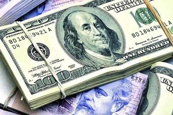 El dólar sigue en baja y cerró a menos de $ 44