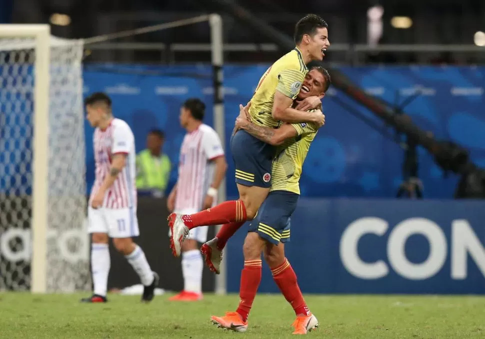 VALE POR DOS. Gustavo Cuéllar festeja su gol, que clasificó también a Perú. reuters