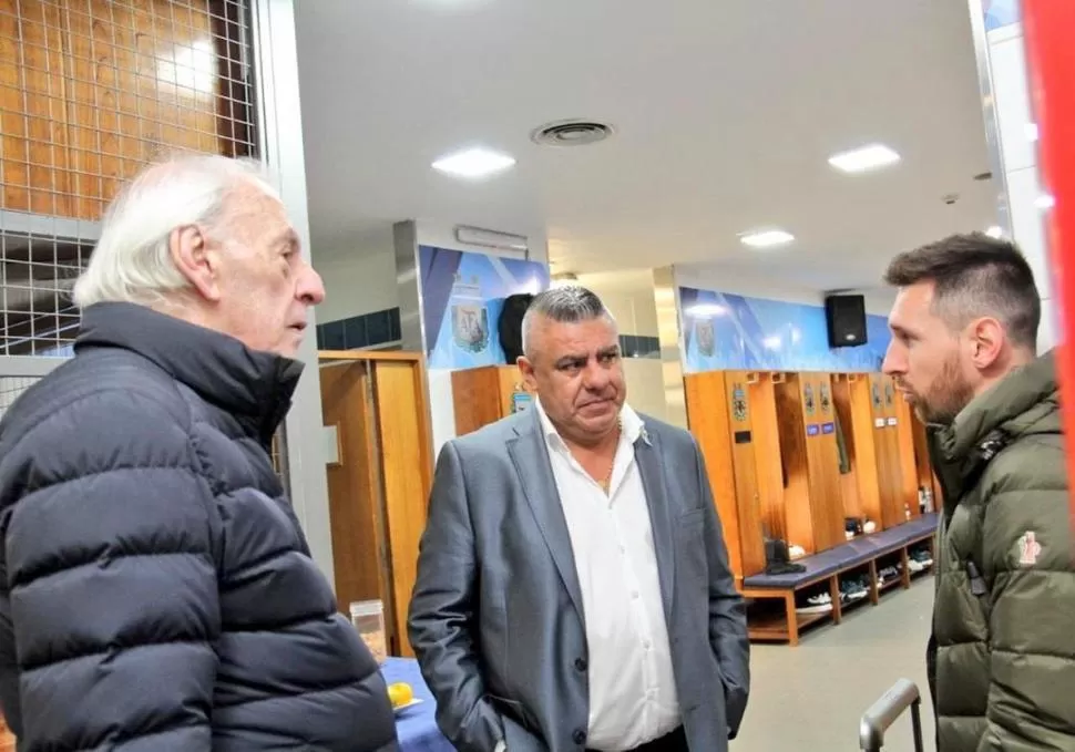 EL PRIMER CONTACTO. Menotti conoció a Messi hace unas semanas en el predio de la AFA en Ezeiza. También estuvo presente el presidente Claudio “Chiqui” Tapia.  