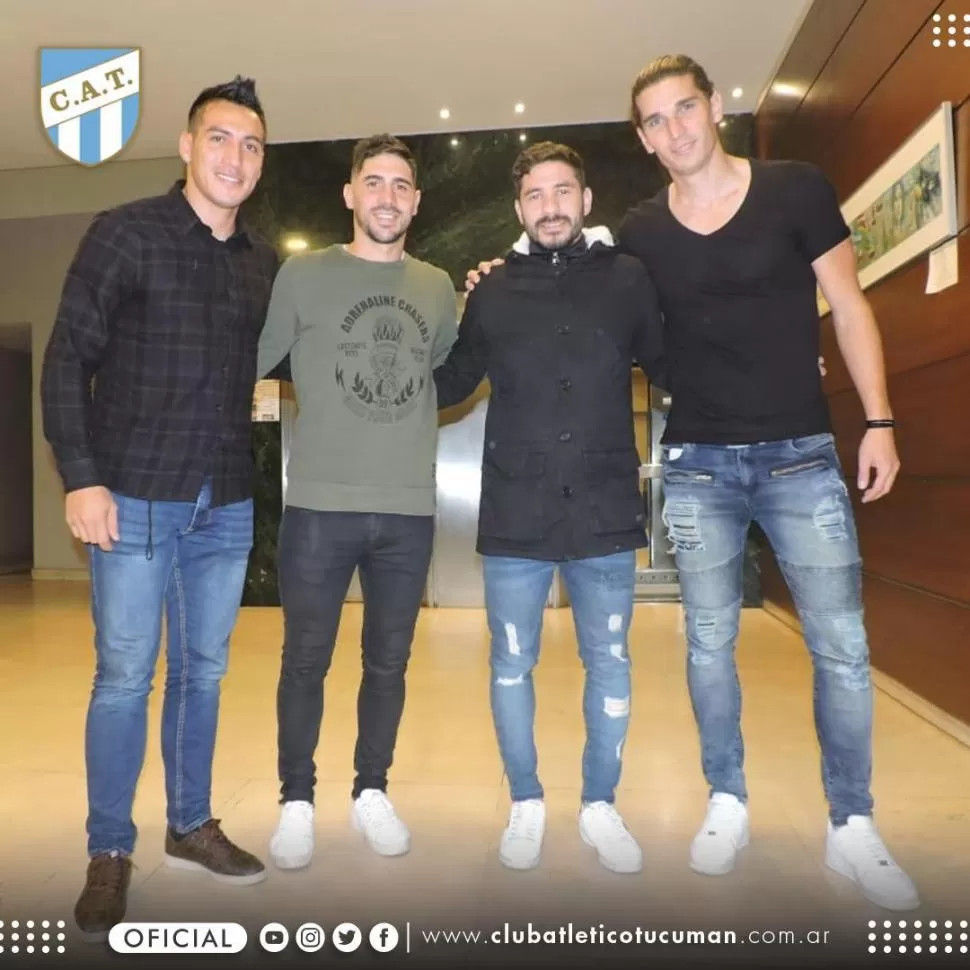 RECIÉN LLEGADOS. Monzón, Erbes, Fernández y Gissi, posan para la foto en el hotel, anoche. prensa cat