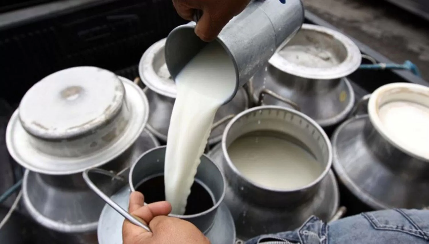 CRISIS EN EL SECTOR. Tamberos anunciaron nuevos aumentos en el precio de la leche.