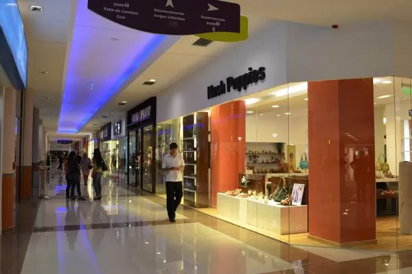 El consumo sigue estancado: volvieron a caer las ventas en súper y shoppings