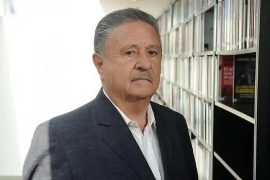 EN TRIBUNALES. Duhalde declaró ayer y hoy será el turno de Lavagna (derecha).  