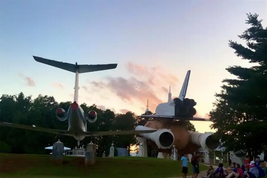 SPACE CAMP. En este lugar del Centro Espacial en Huntsville, Alabama, estarán los estudiantes tucumanos, entre el 22 y el 27 de septiembre. 