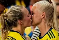 Mundial femenino: dos jugadoras se besaron e hicieron historia