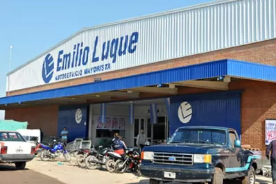 Emilio Luque reestructura sus supermercados y escucha ofertas