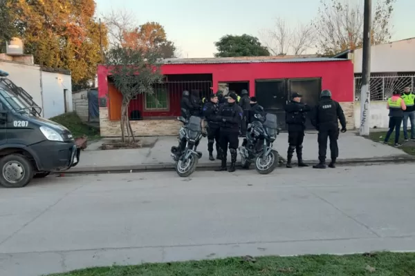 Robos, homicidios y drogas: la Policía realiza 22 allanamientos en la capital provincial