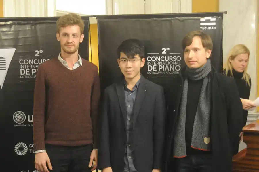 Los tres ganadores, juntos.