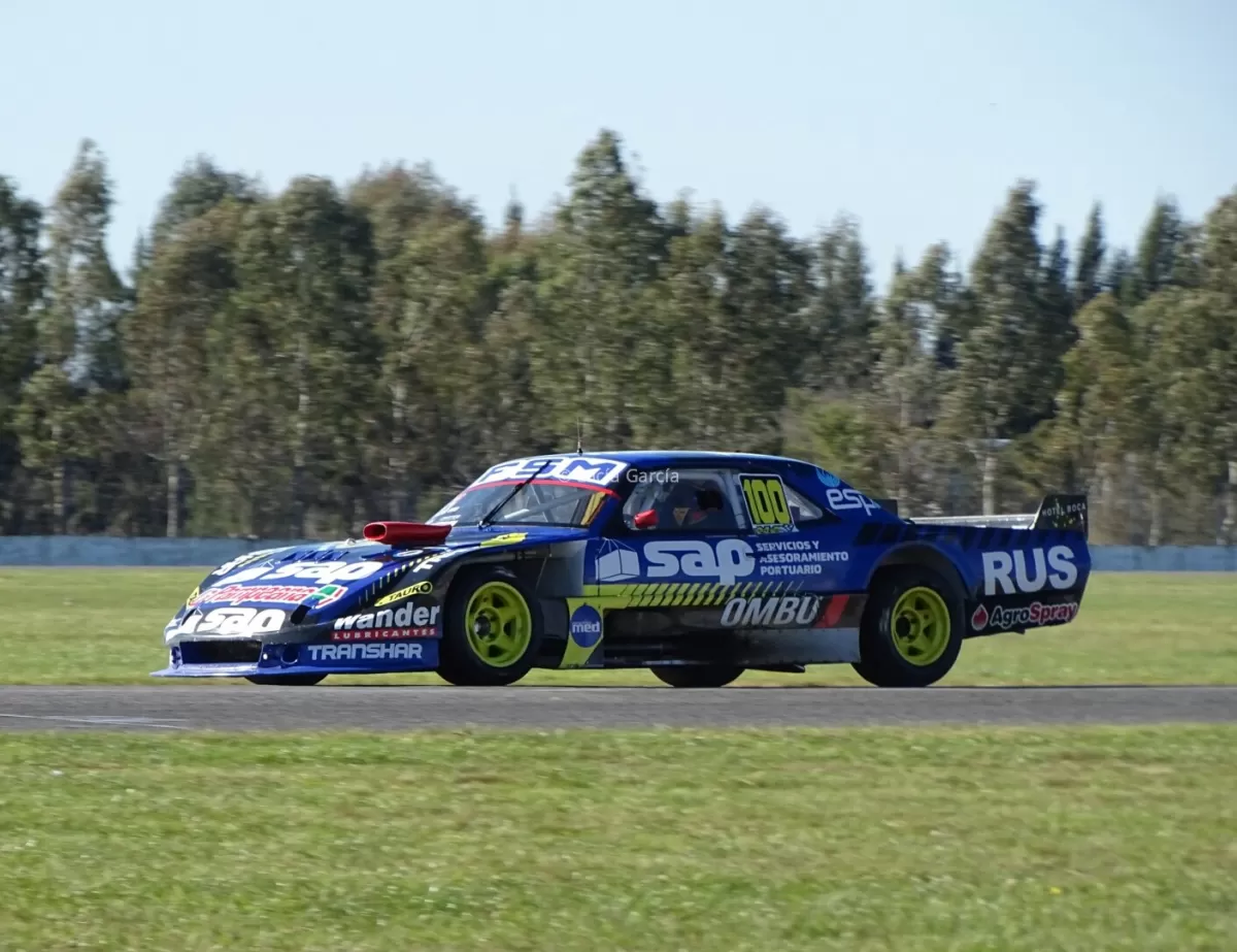 EL MÁS CHICO. En un Dodge, Reutemann ganó una serie del Turismo Carretera Pistas Mouras y en la final, apenas largó estableció un récord de precocidad. Con autos sin techo ya fue campeón.