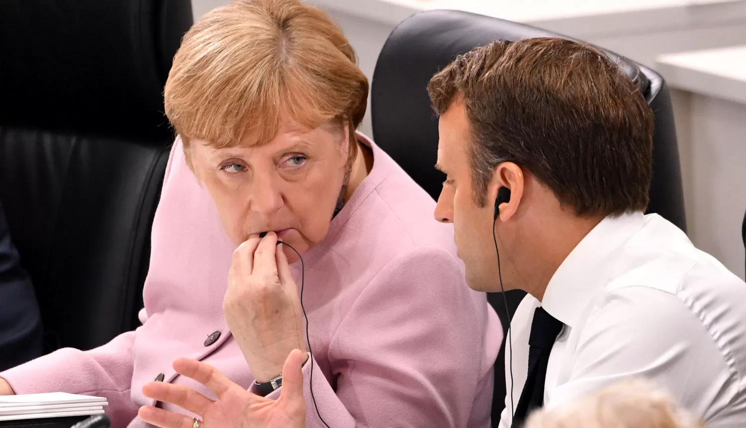 Merkel junto a Emmanuel Macron en la cumbre del G-20. REUTERS