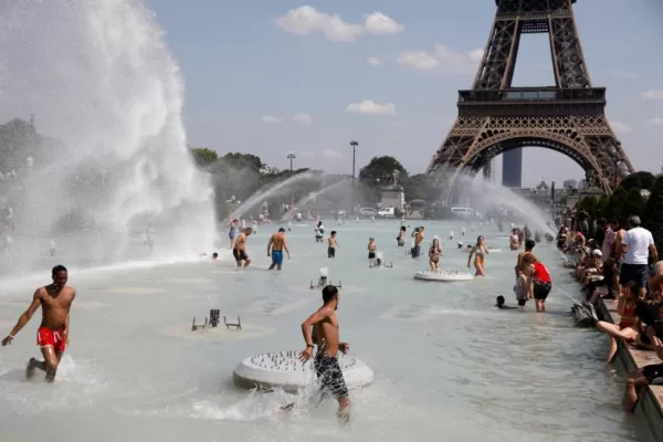 París veda el 60% de los autos por la ola de calor