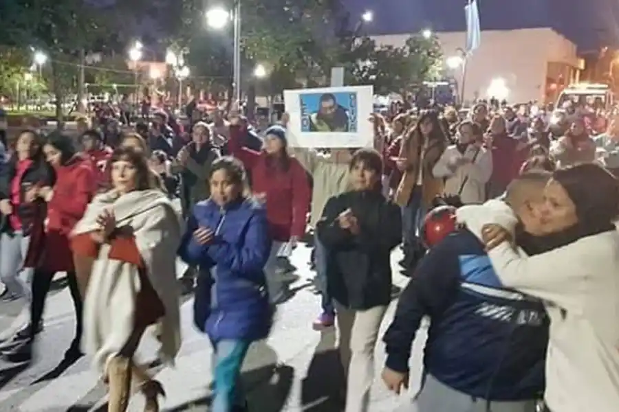 Tras la muerte de un policía, vecinos de Aguilares marcharon para exigir seguridad