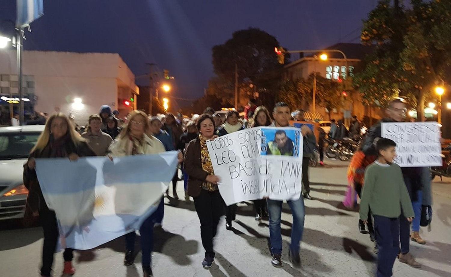 Tras la muerte de un policía, vecinos de Aguilares marcharon para exigir seguridad