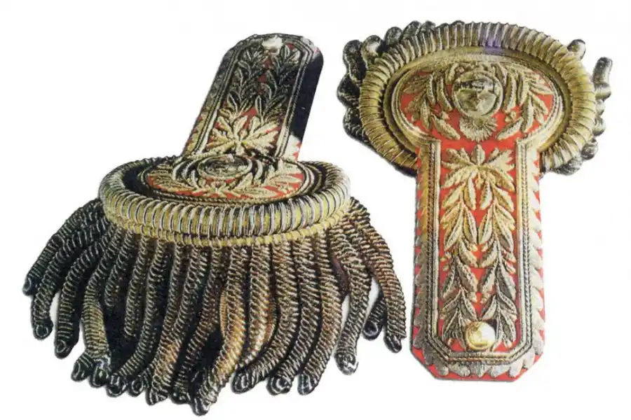 CHARRETERAS DE ROCA. Las conserva actualmente el Museo Histórico Nacional.