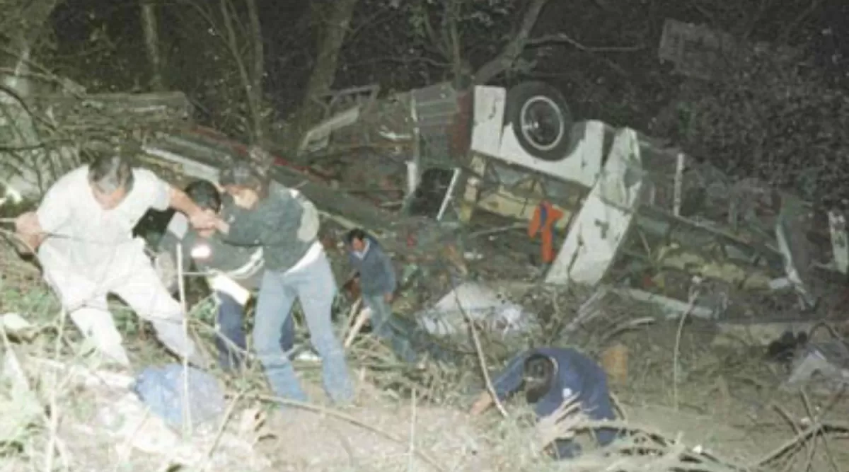 PENOSO RESCATE. La tragedia enlutó a Tucumán y a Catamarca.