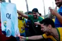 Todo mal: fanáticos brasileños quemaron una camiseta argentina