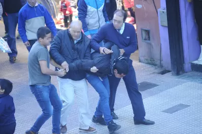 Robó una campera, lo atraparon en la peatonal Mendoza y le dieron una paliza