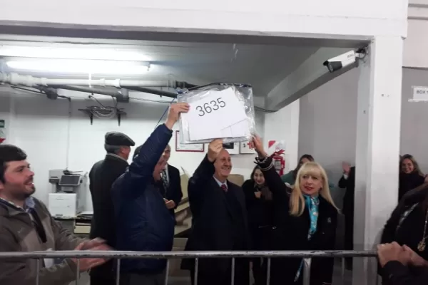 El escrutinio ratificó que Manzur le sacó más de 30 puntos a Elías de Pérez