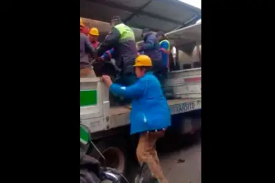 Video: corrieron con martillos a municipales que querían secuestrar motos en infracción