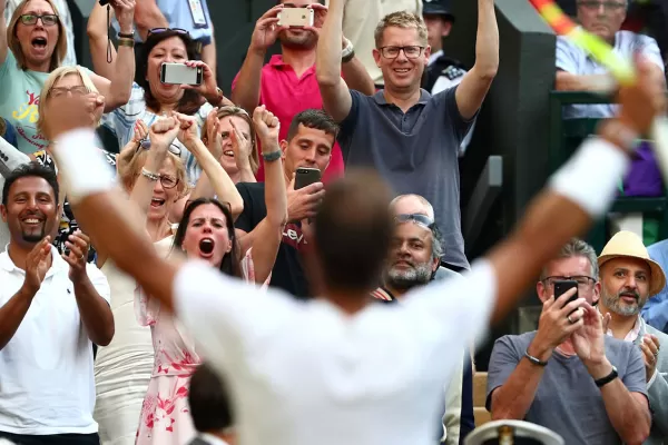 Wimbledon: Roger Federer pasó a tercera ronda y Rafael Nadal eliminó a Kyrgios