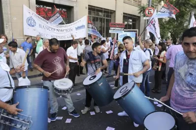 Los bancarios cerraron la partitaria 2019 con un aumento salarial del 30%