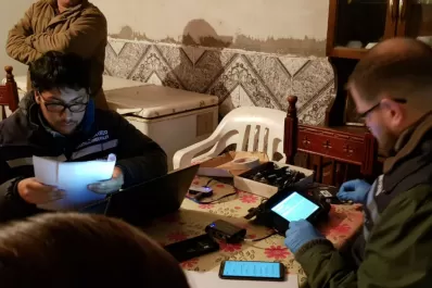 Detienen a un hombre por una causa de pornografía infantil