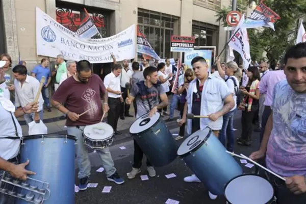 Los bancarios cerraron la partitaria 2019 con un aumento salarial del 30%